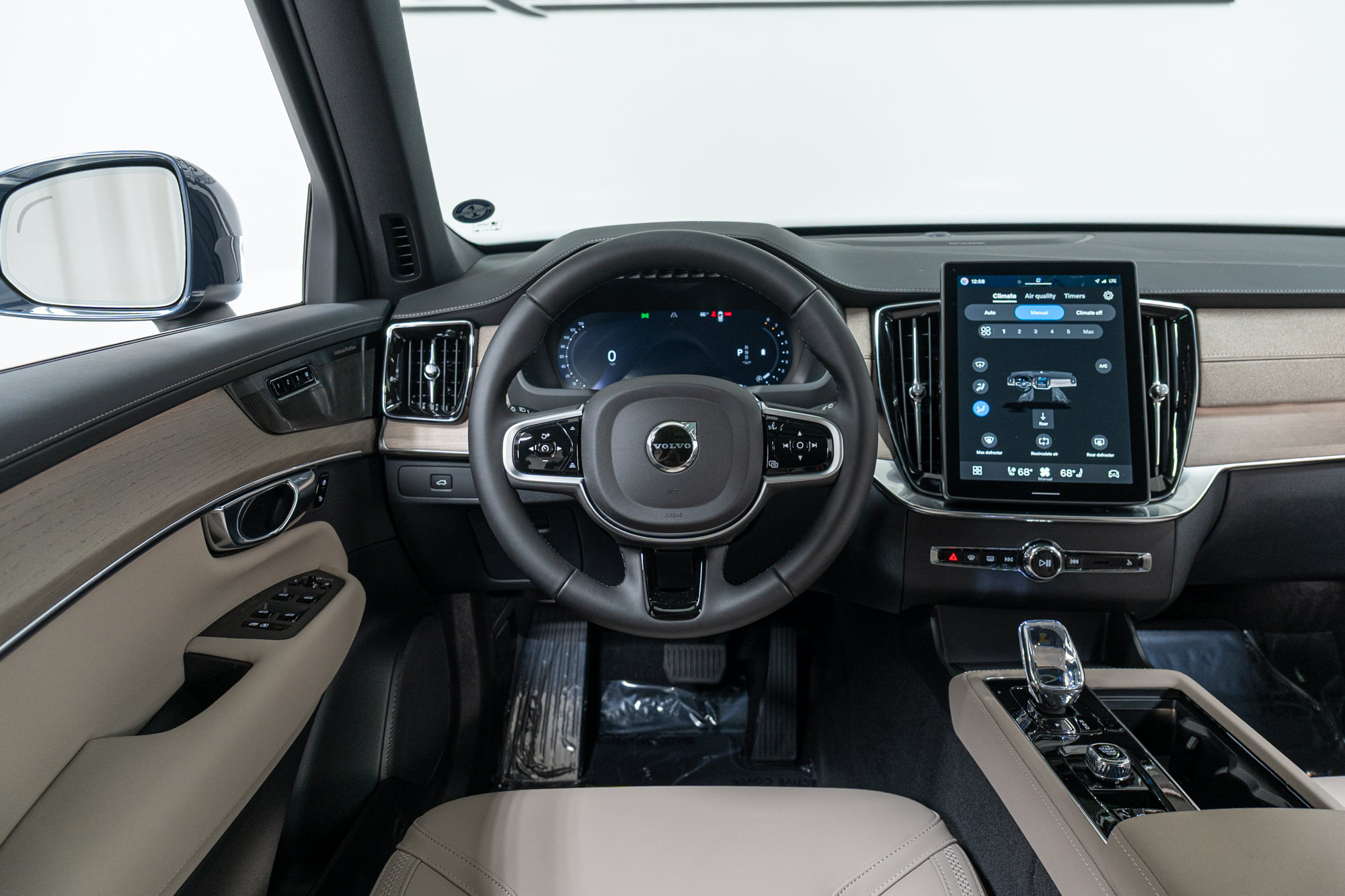 New 2026 Volvo XC90 B5 Plus w/ Protection Package AWD/4WD image 17