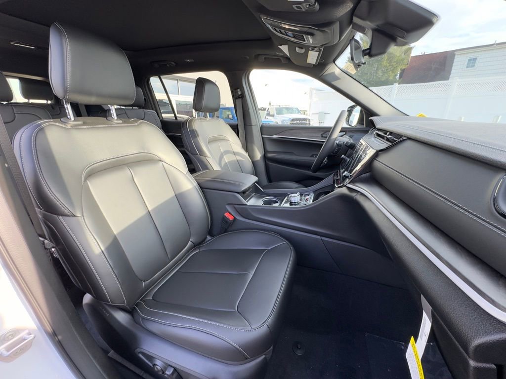 New 2026 Jeep Grand Cherokee L Limited w/ Limited Altitude Package image 19
