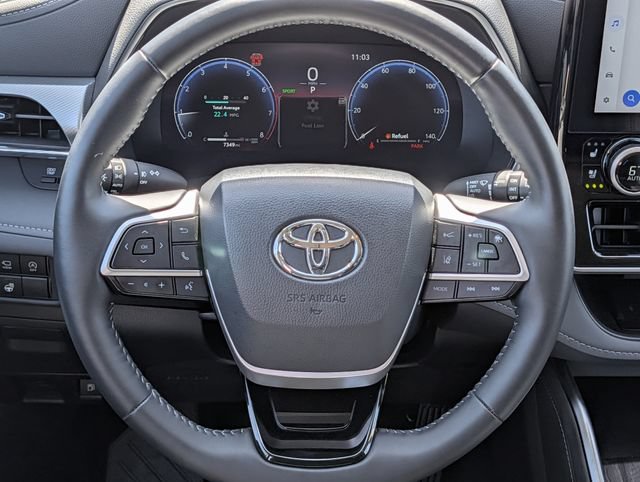 Certified 2025 Toyota Highlander Platinum AWD/4WD image 12
