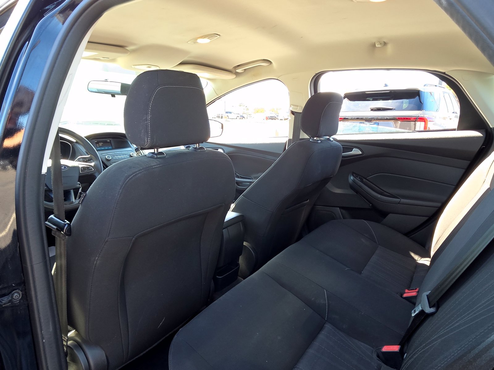 Used 2018 Ford Focus SE w/ SE Appearance Package FWD image 24