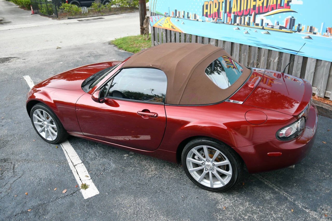 Used 2006 MAZDA MX-5 Miata Grand Touring w/ Premium Pkg RWD image 11