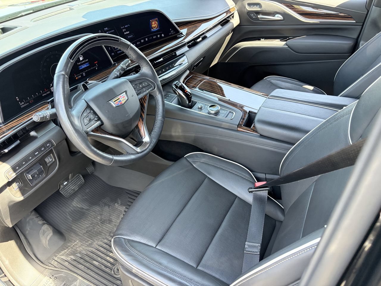 Certified 2024 Cadillac Escalade ESV Premium Luxury w/ Performance Package AWD/4WD image 19