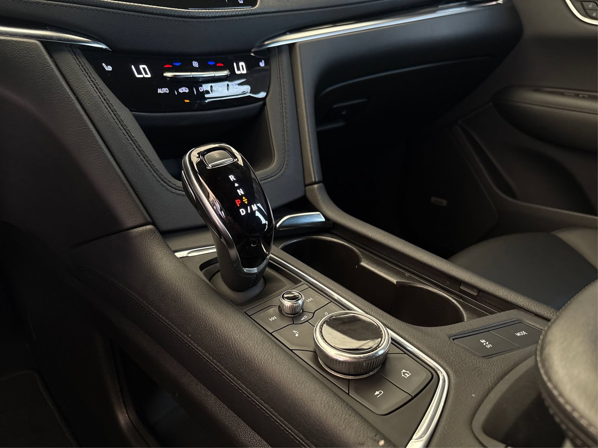 Certified 2024 Cadillac XT6 Luxury FWD image 31