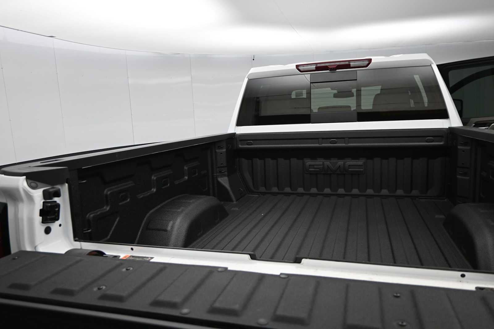 New 2026 GMC Sierra 2500 SLT w/ SLT Premium Package AWD/4WD image 13