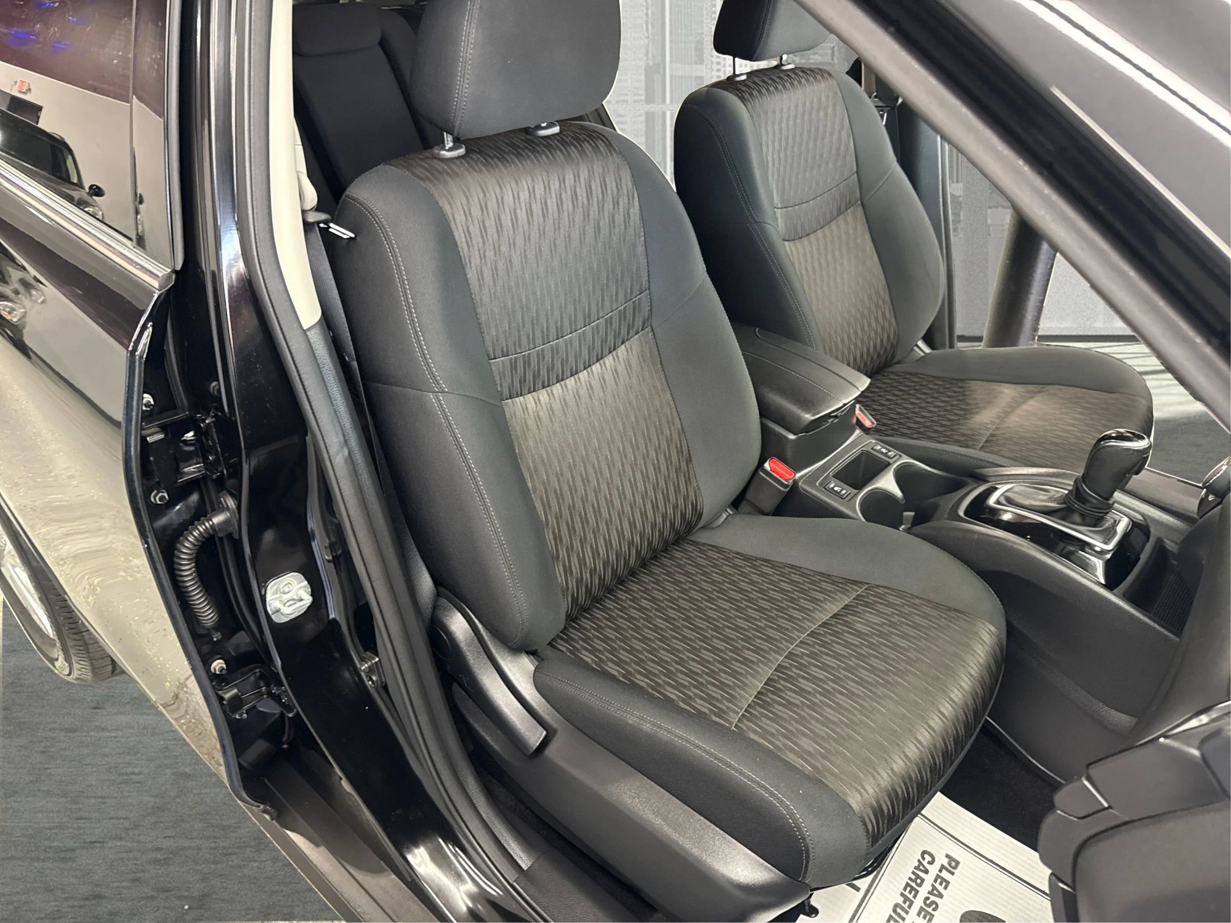 Used 2018 Nissan Rogue SV image 12