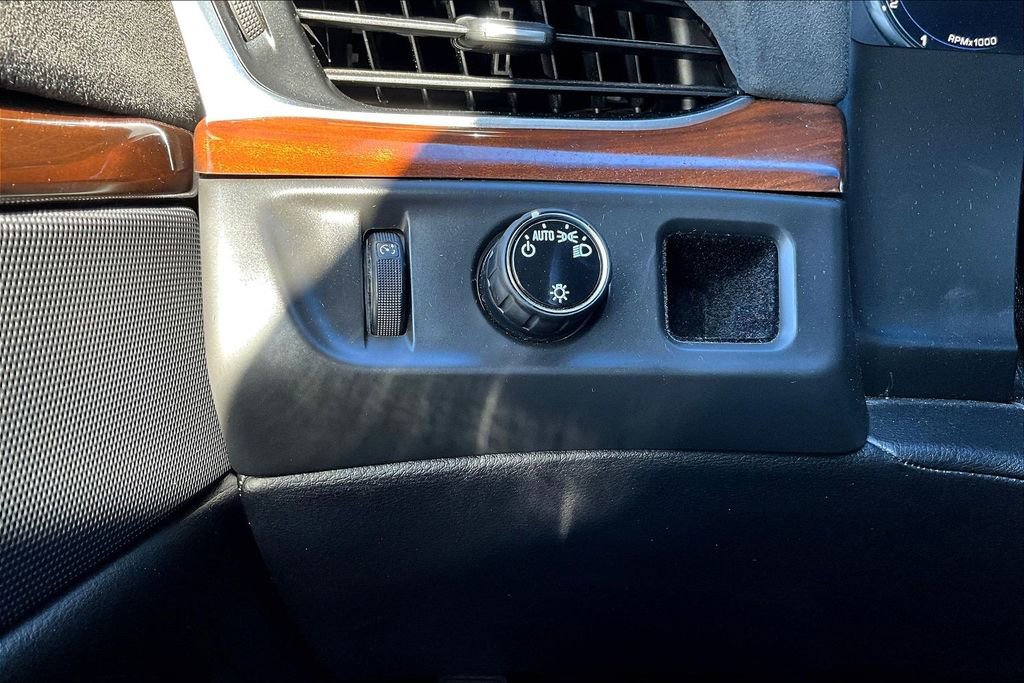 Used 2018 Cadillac Escalade Luxury image 16