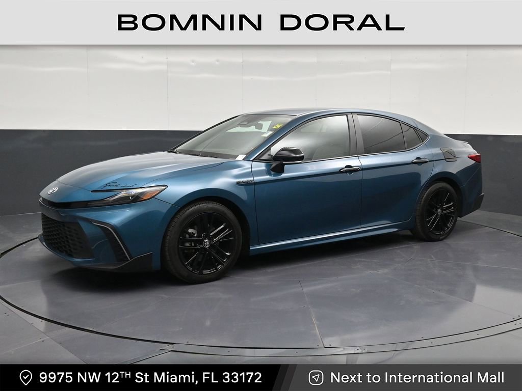 Used 2025 Toyota Camry SE w/ Convenience Package image 1