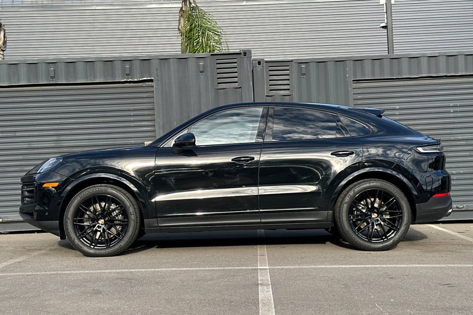 Used 2025 Porsche Cayenne image 2