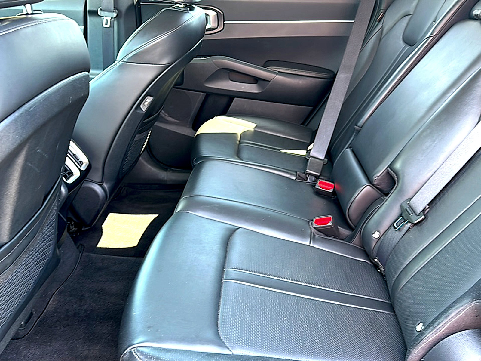 Used 2024 Kia Sorento S image 18
