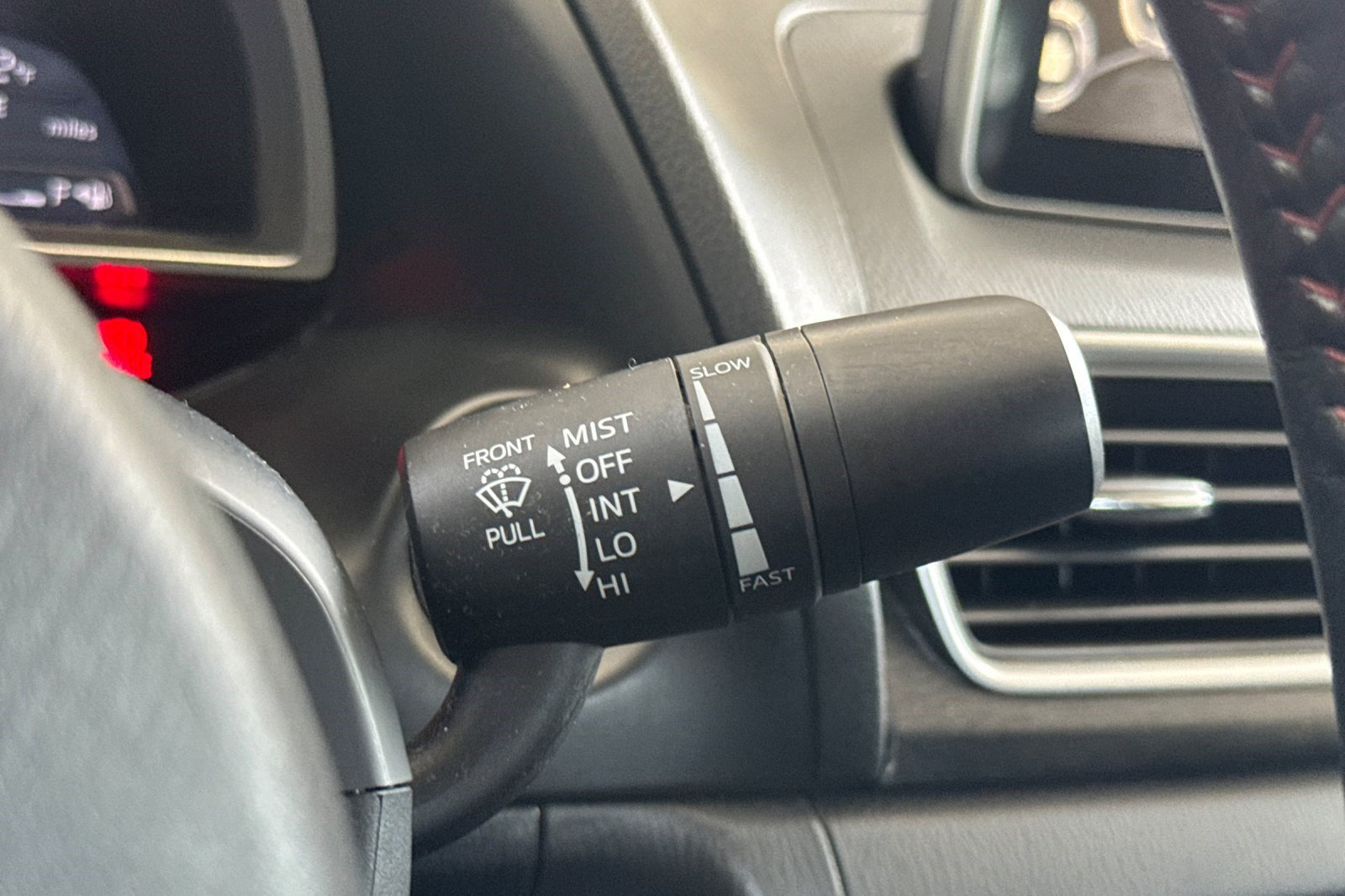 Used 2014 MAZDA MAZDA3 i Touring w/ Technology Package FWD image 32