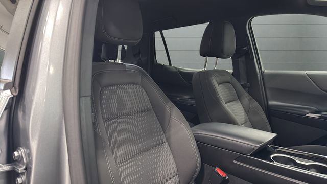 Used 2025 Chevrolet Equinox LT image 11