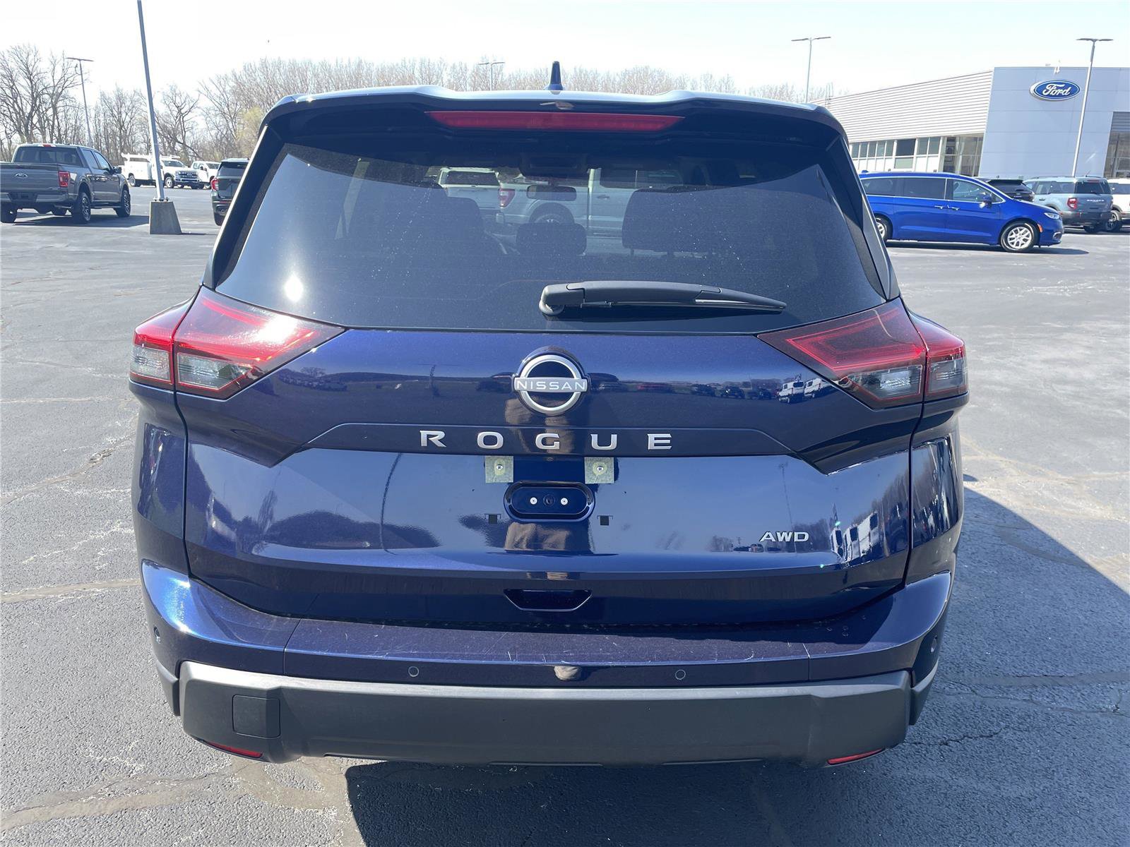 Used 2025 Nissan Rogue SV image 4