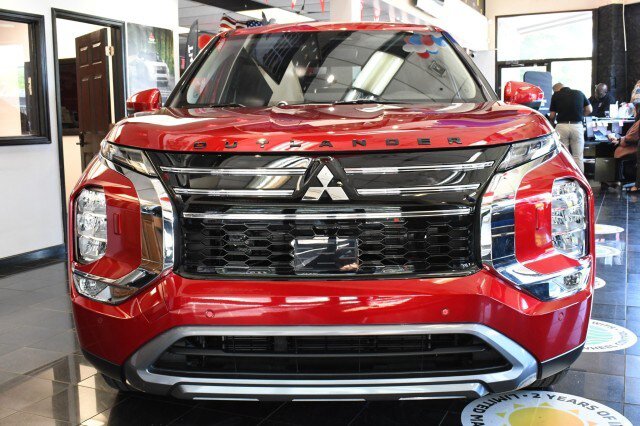 New 2026 Mitsubishi Outlander SE AWD/4WD image 2