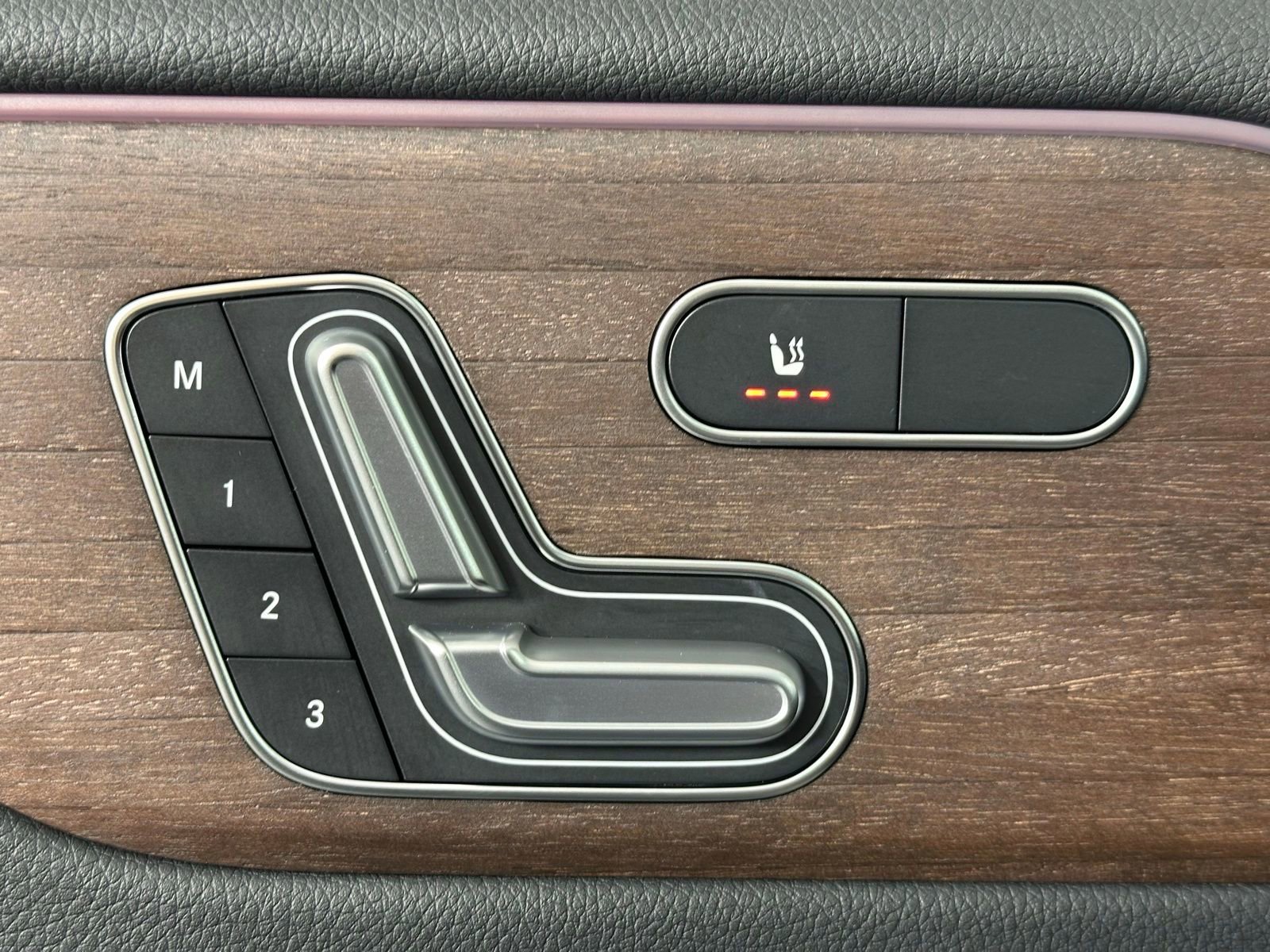 Used 2023 Mercedes-Benz EQB 300 300 w/ Exclusive Package image 7