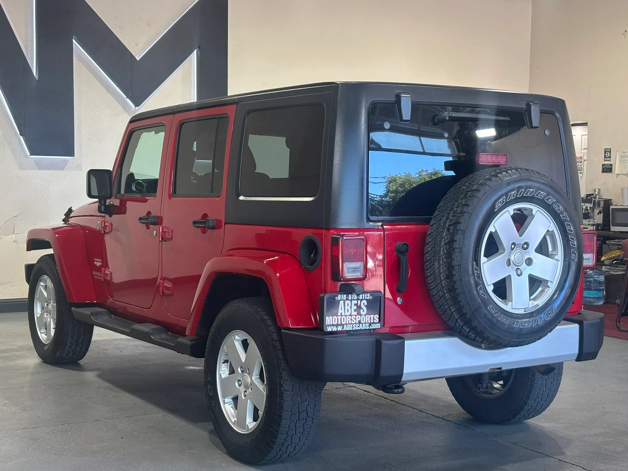 Used 2011 Jeep Wrangler Unlimited Sahara w/ Dual Top Group AWD/4WD image 4
