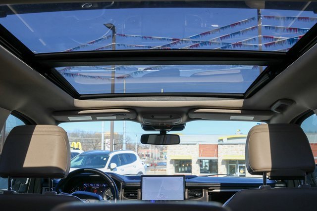 Used 2024 Ford Expedition Limited image 11