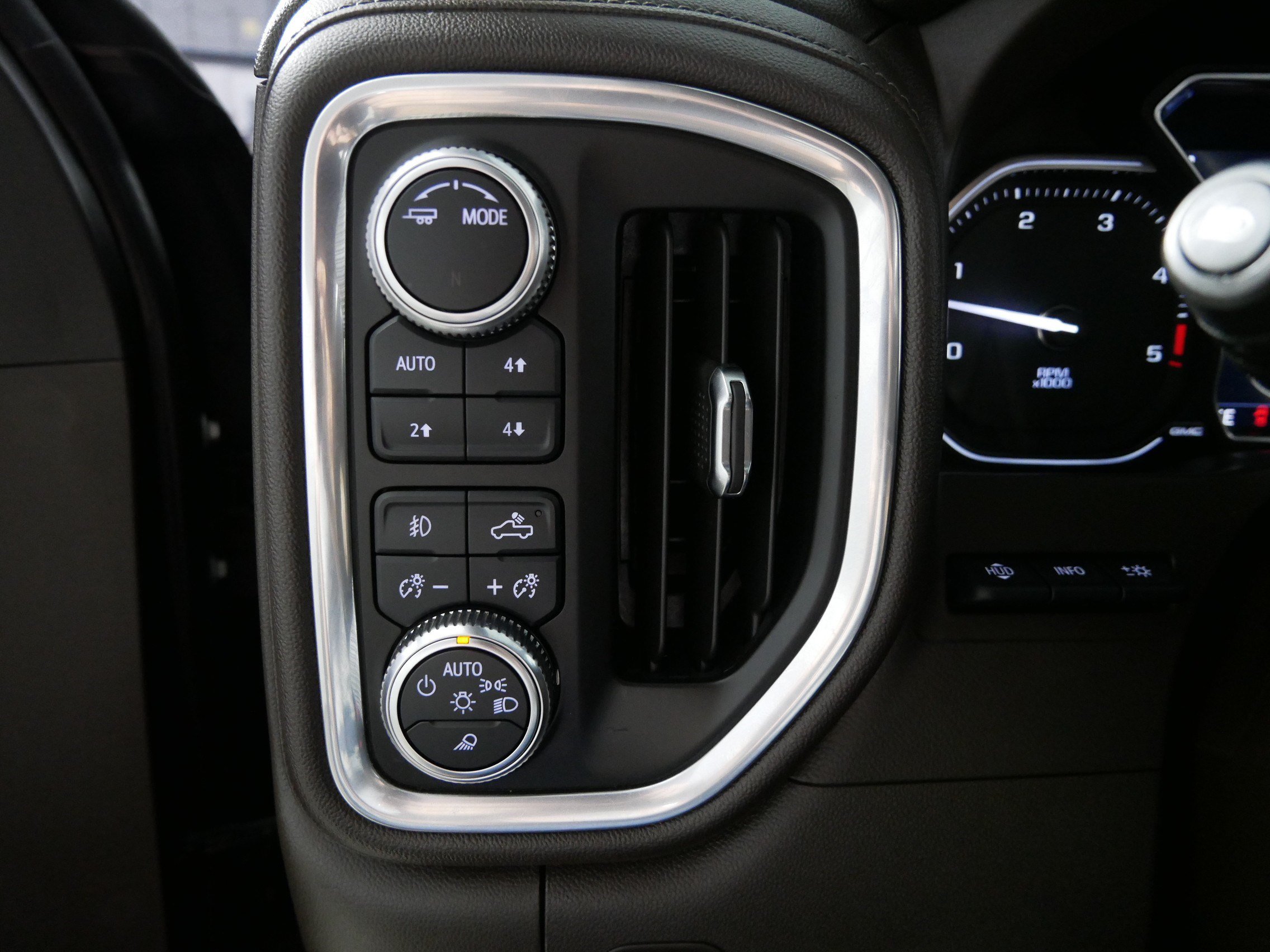 Certified 2021 GMC Sierra 3500 Denali w/ Denali Black Diamond Edition AWD/4WD image 26