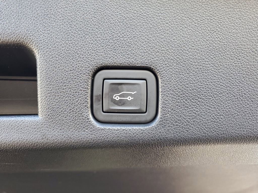 Used 2025 Chevrolet Traverse RS w/ LPO, Floor Liner Package image 32