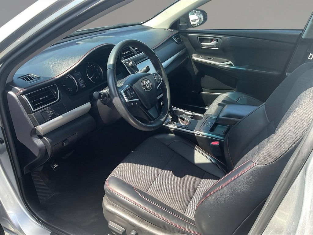 Used 2017 Toyota Camry SE w/ Moonroof Package FWD image 17