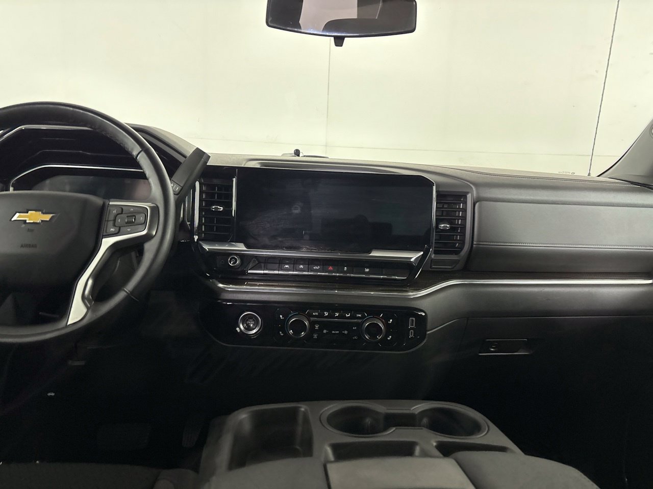 Used 2023 Chevrolet Silverado 1500 LT AWD/4WD image 23