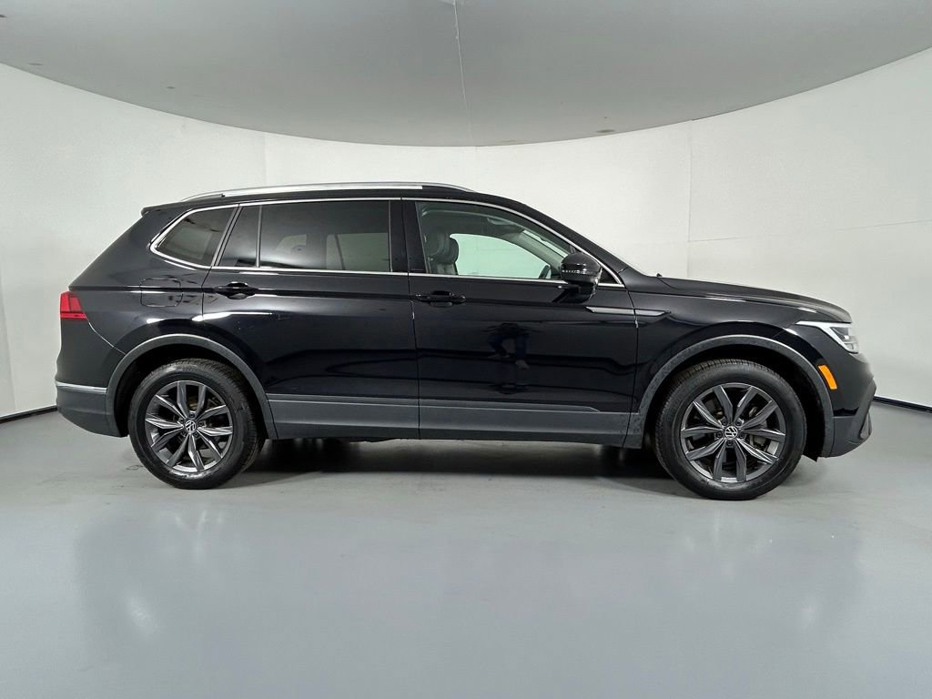 Used 2023 Volkswagen Tiguan SE w/ Panoramic Sunroof Package AWD/4WD image 8