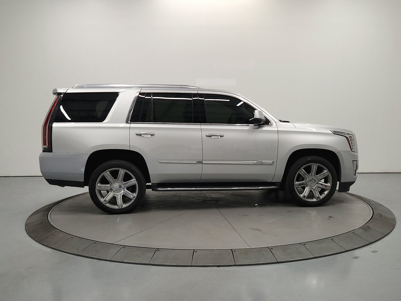Used 2017 Cadillac Escalade Luxury AWD/4WD image 9