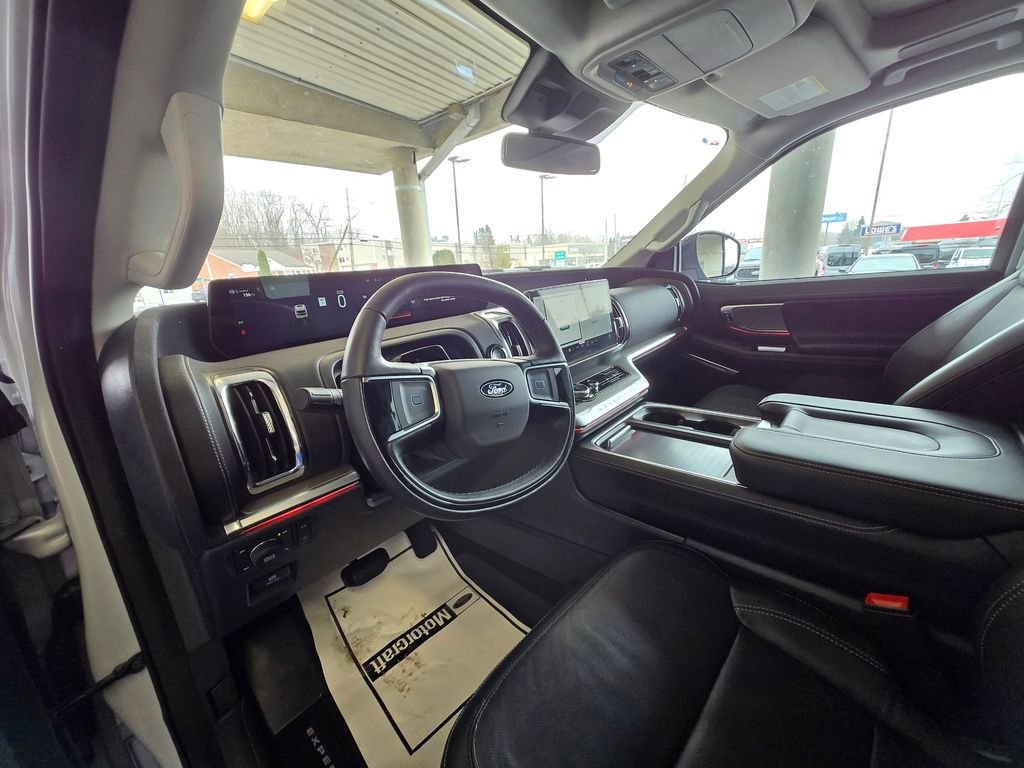 Used 2025 Ford Expedition Platinum w/ Driver's Package image 11