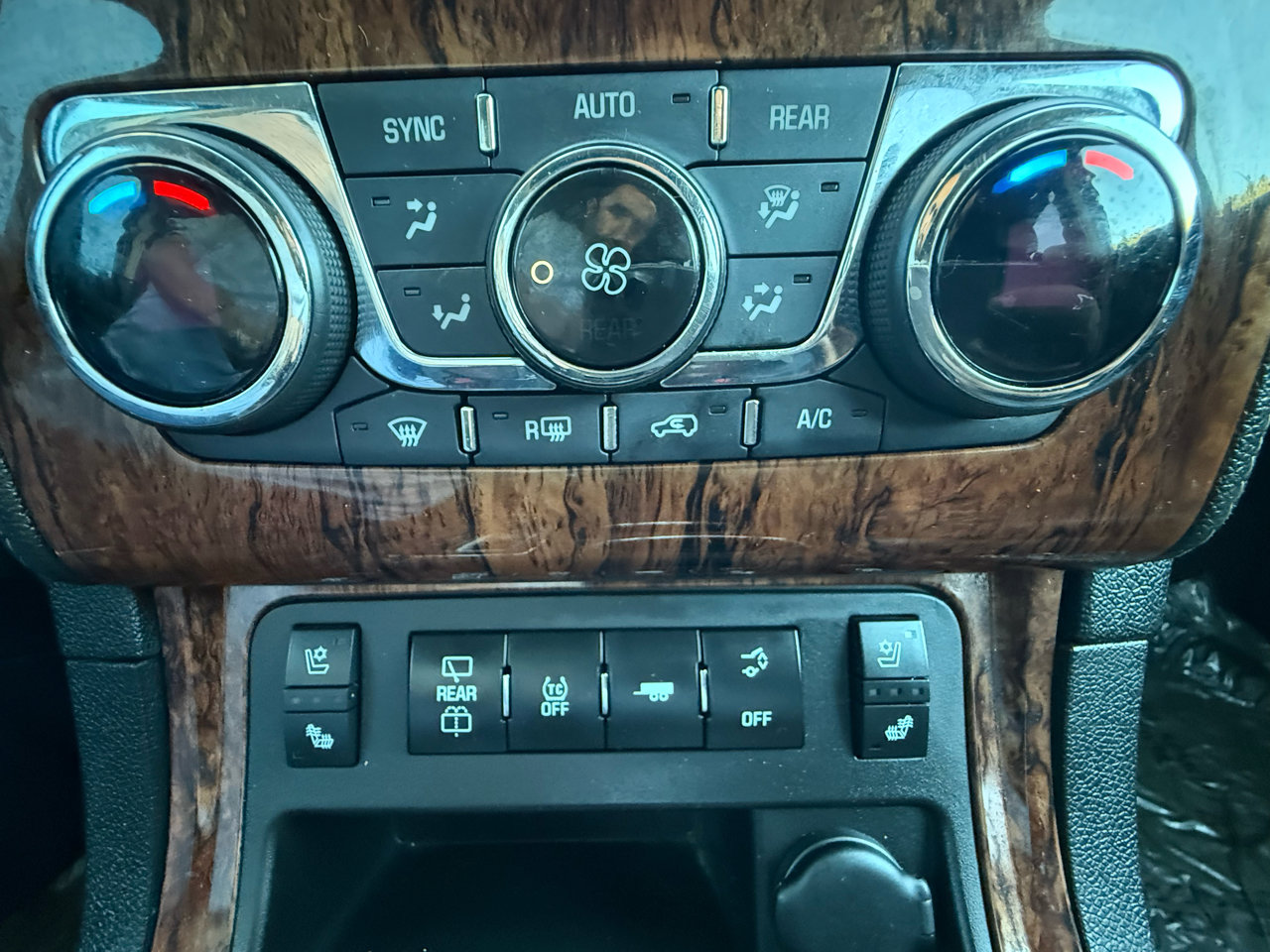 Used 2014 Chevrolet Traverse LTZ w/ LPO, 'HIT The Road' Package image 21