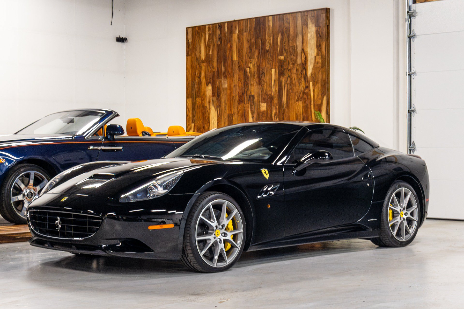 Used 2012 Ferrari California RWD image 2