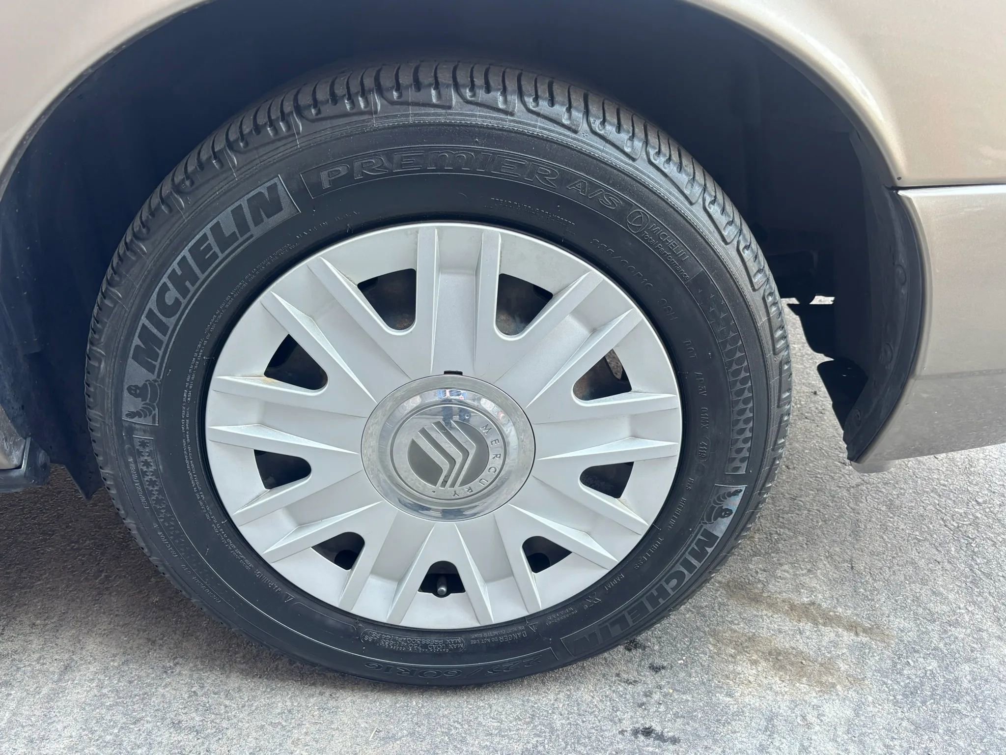 Used 2005 Mercury Grand Marquis GS image 36