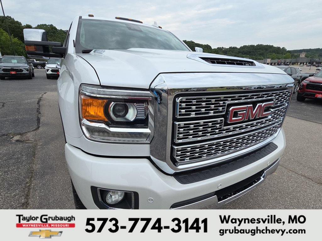 Used 2018 GMC Sierra 2500 Denali w/ Duramax Plus Package AWD/4WD image 12