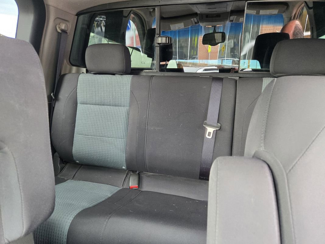 Used 2005 Nissan Titan SE image 17