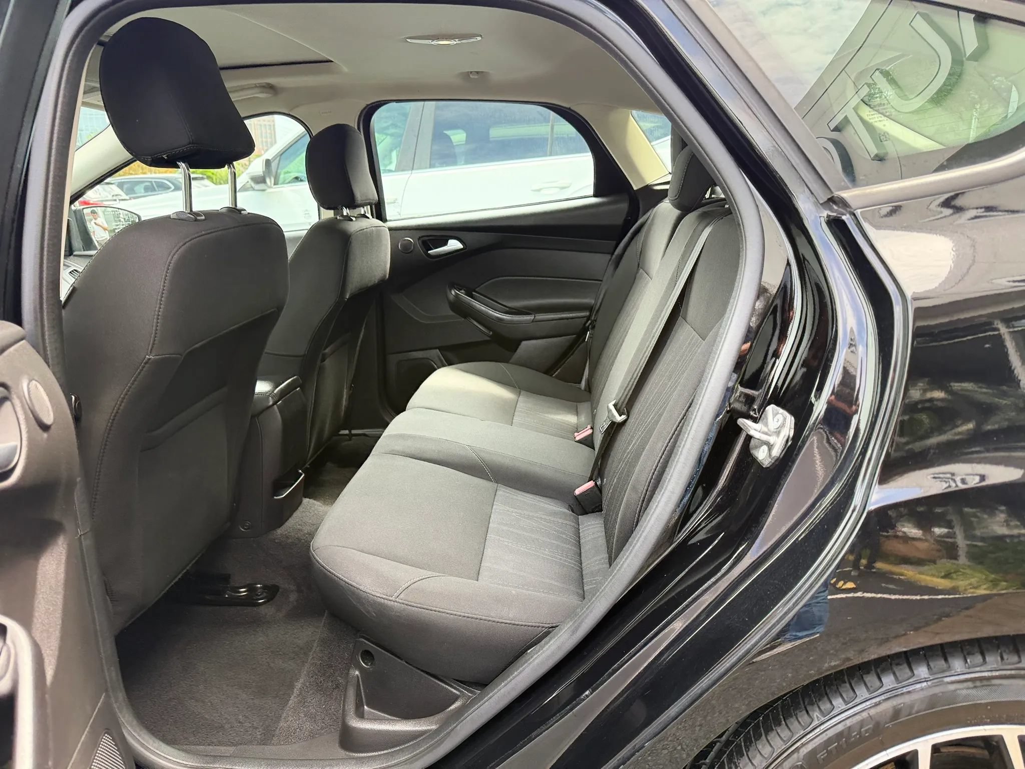 Used 2017 Ford Focus SEL FWD image 27