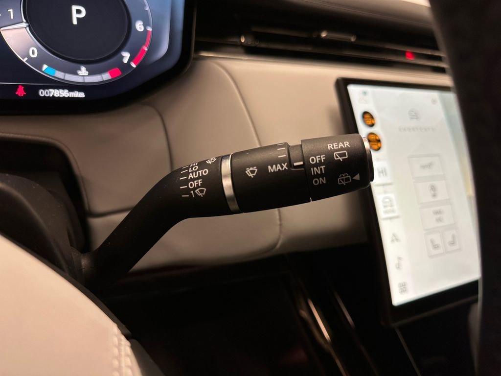 Used 2025 Land Rover Range Rover Sport SE image 20