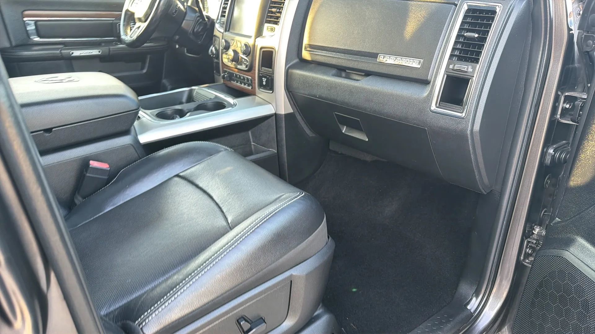 Used 2016 RAM 3500 Laramie image 85