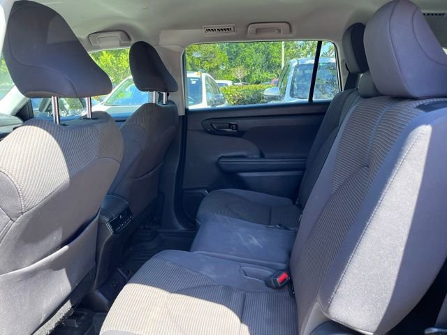 Used 2022 Toyota Highlander LE image 7