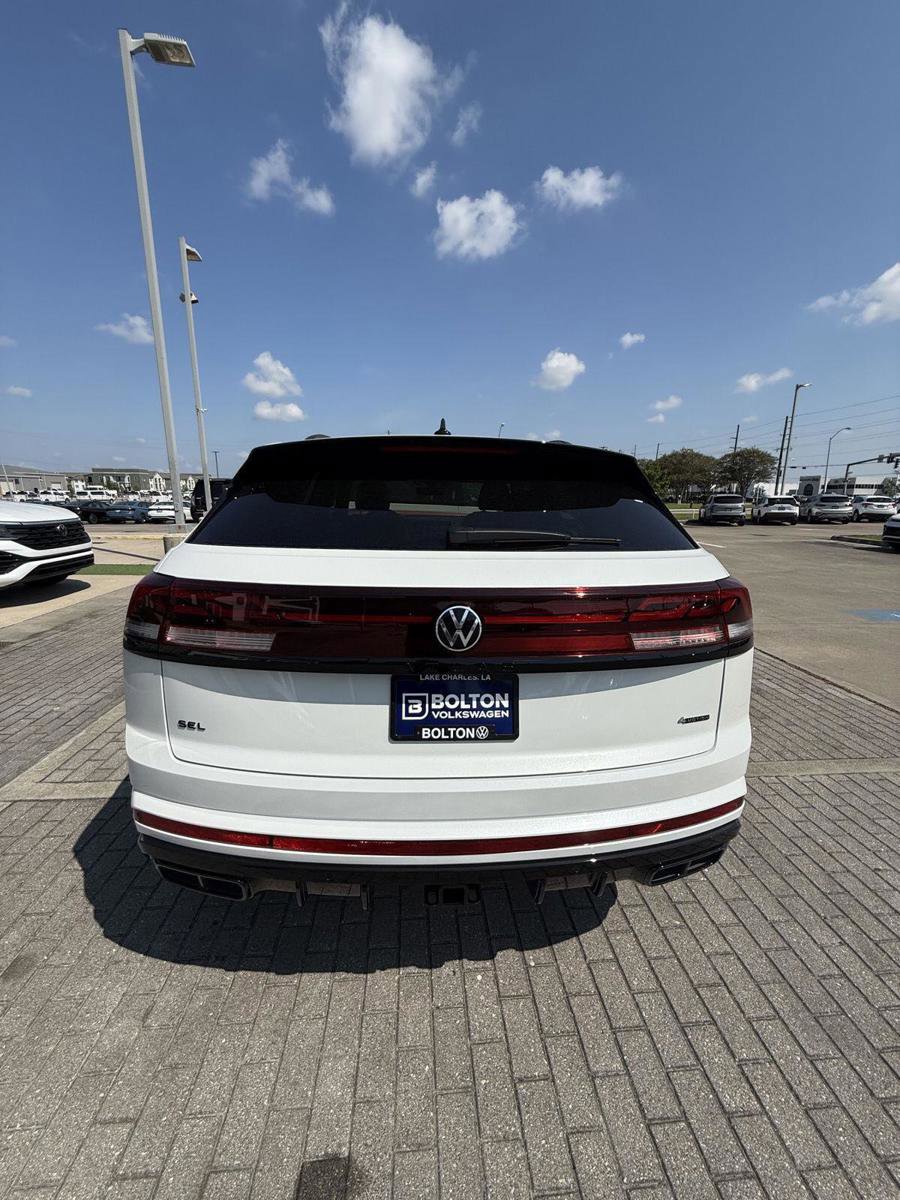 New 2026 Volkswagen Atlas Cross Sport SEL R-Line image 9