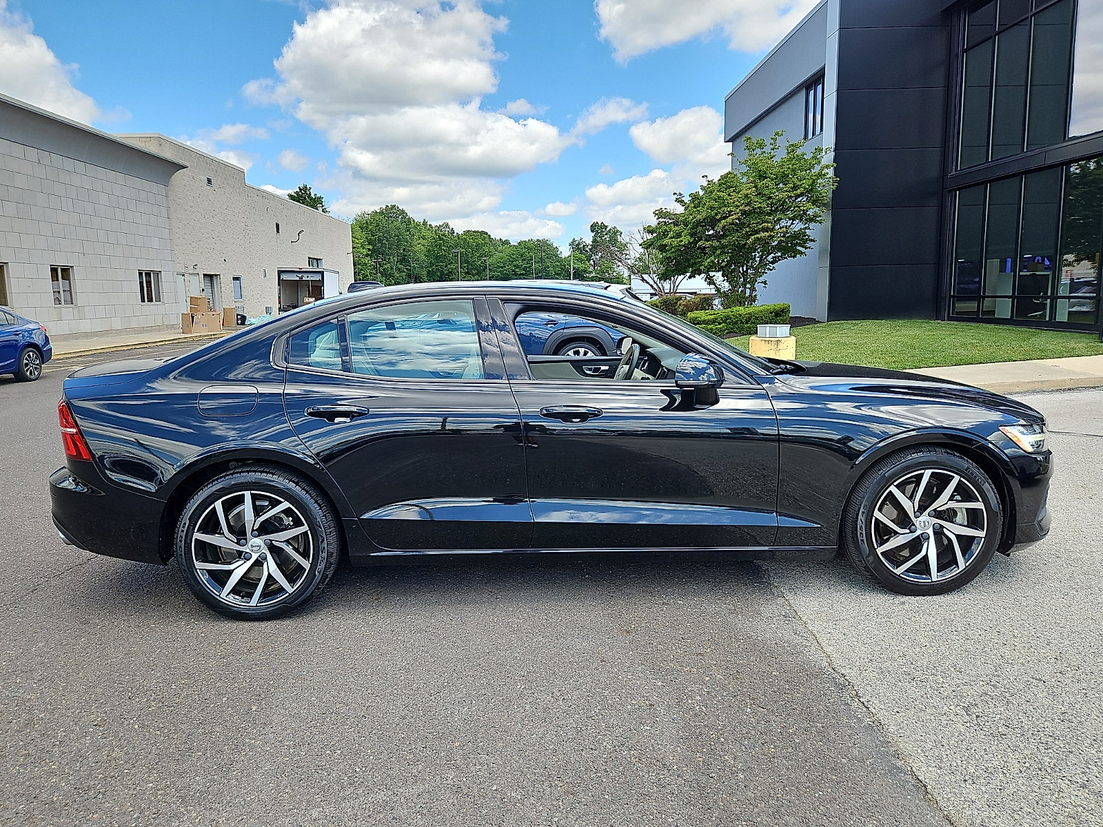 Used 2020 Volvo S60 T6 Momentum AWD/4WD image 7