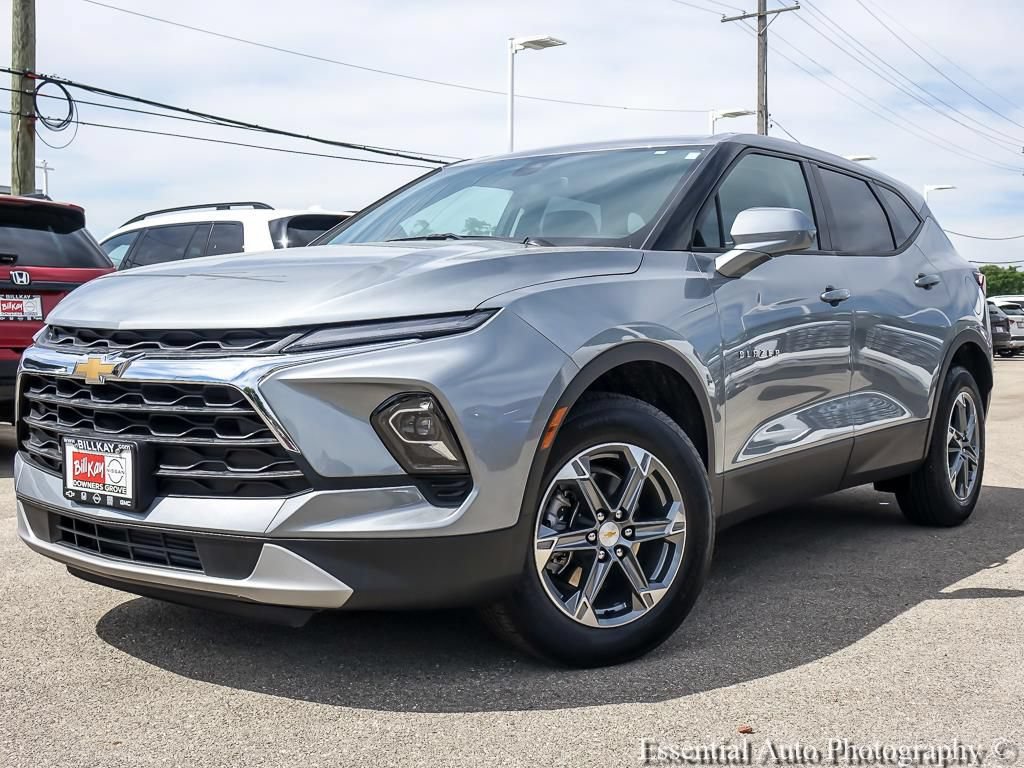 Used 2025 Chevrolet Blazer LT AWD/4WD image 2