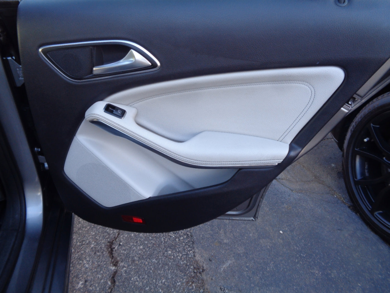 Used 2015 Mercedes-Benz CLA 250 image 23