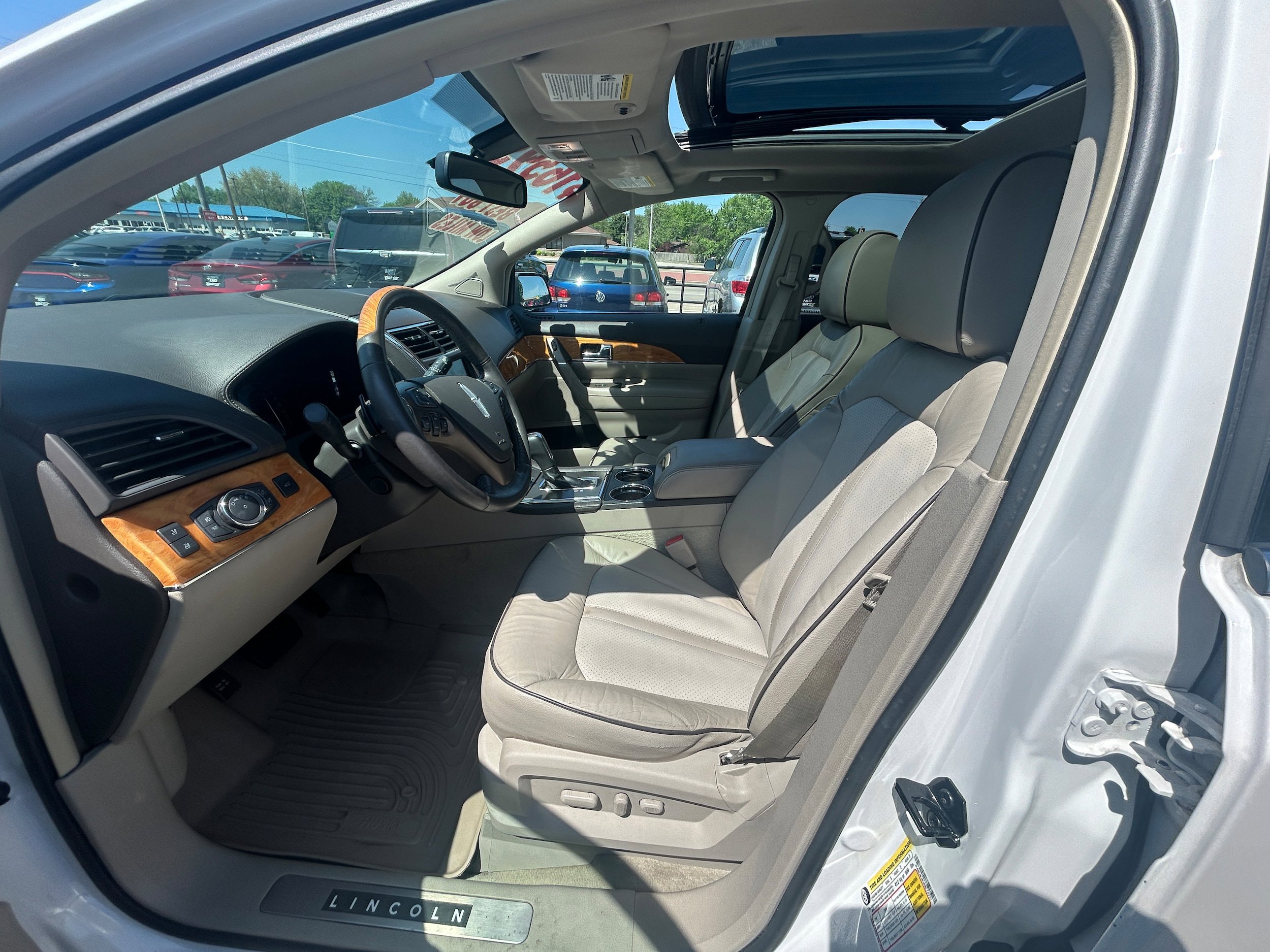 Used 2014 Lincoln MKX AWD w/ Equipment Group 102A image 8