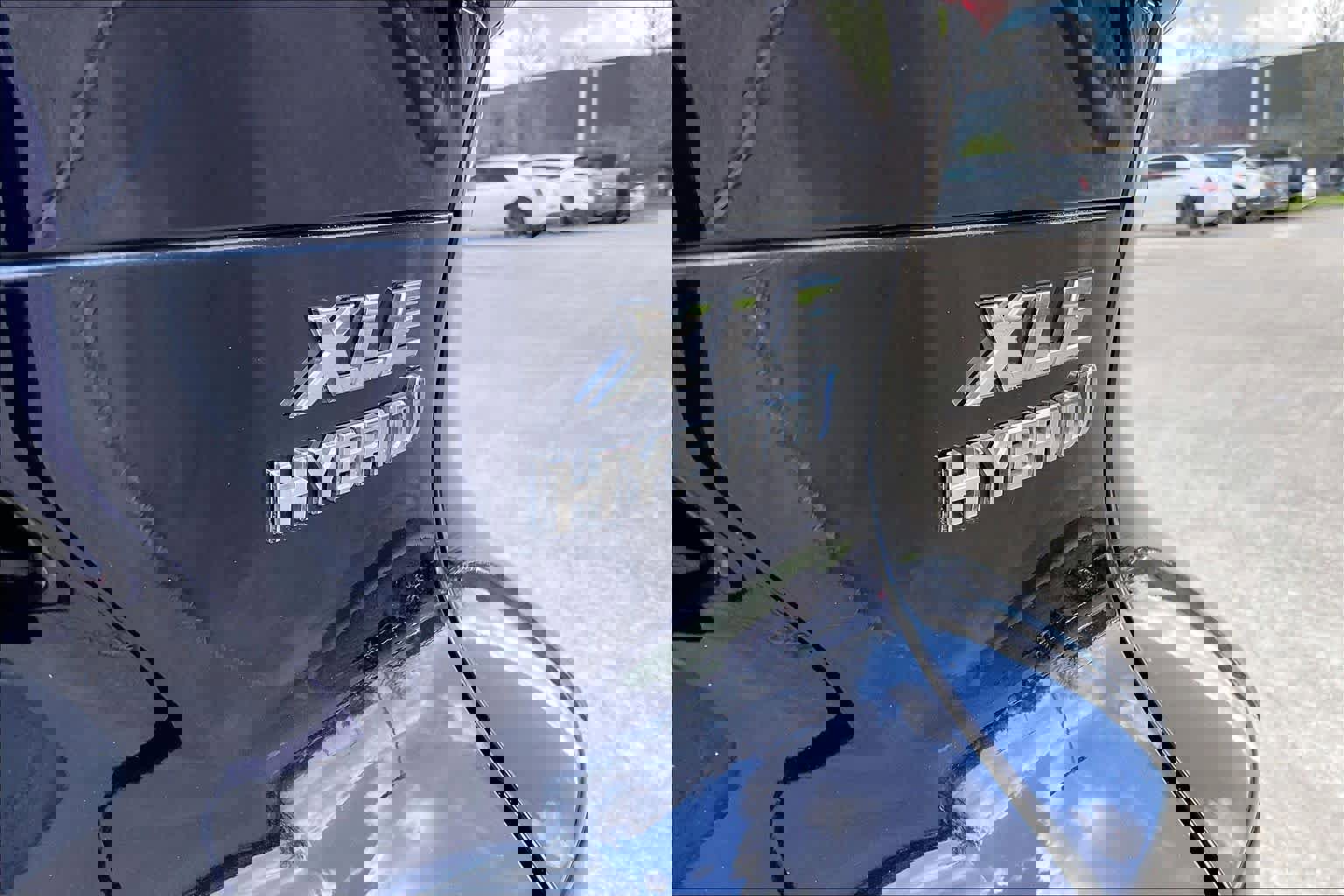 Used 2022 Toyota Venza XLE image 9