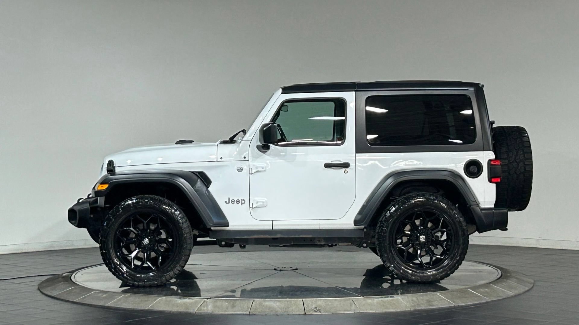 Used 2019 Jeep Wrangler Sport AWD/4WD image 6