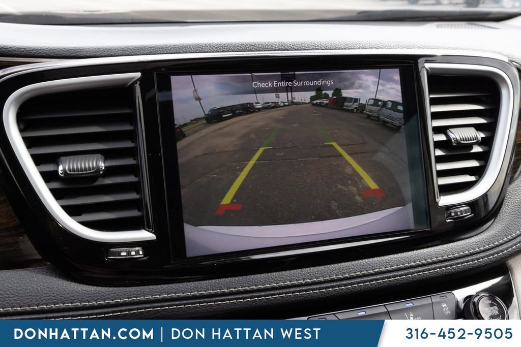 Used 2023 Chrysler Pacifica Limited FWD image 7