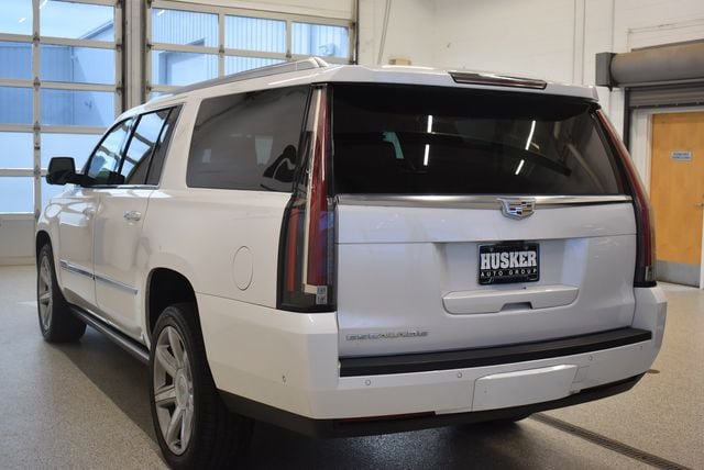 Used 2017 Cadillac Escalade ESV Premium Luxury AWD/4WD image 10