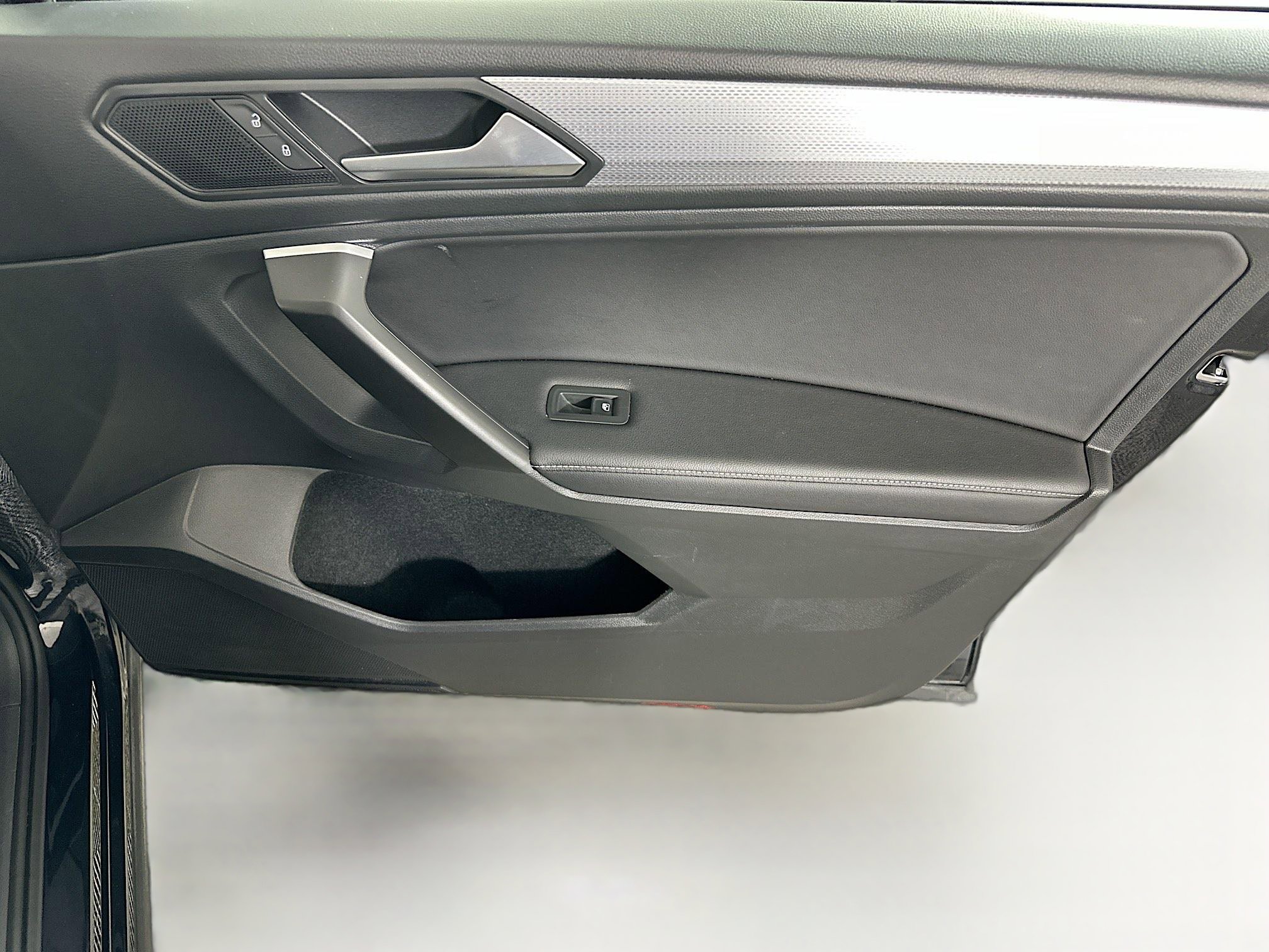 Used 2024 Volkswagen Tiguan S image 30