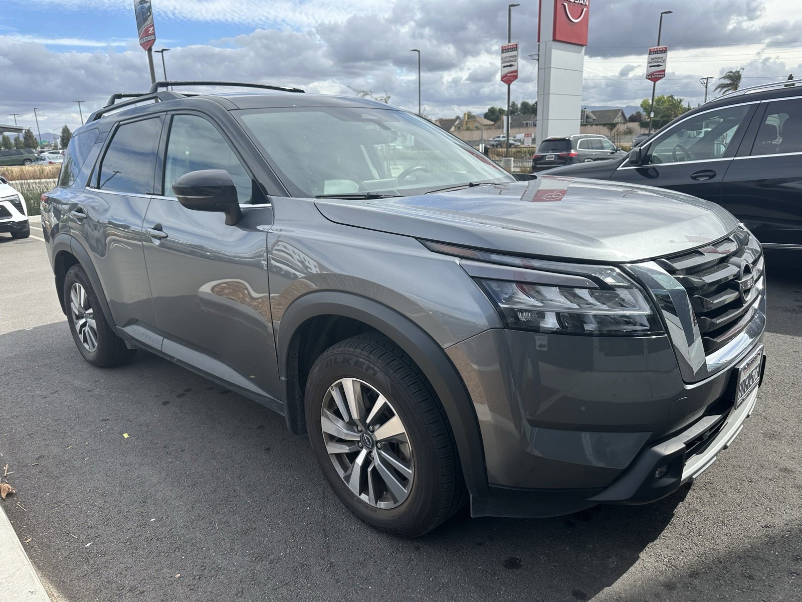 Used 2022 Nissan Pathfinder SL