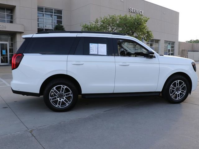 Used 2025 Ford Expedition Active AWD/4WD image 7