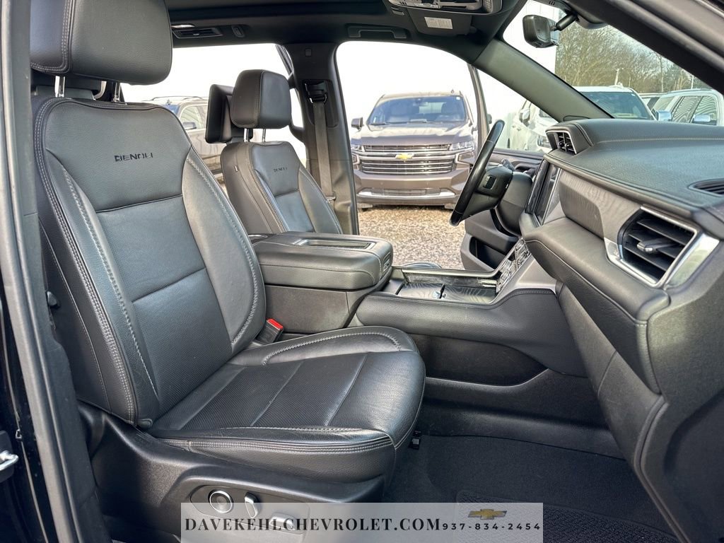 Used 2021 GMC Yukon XL Denali w/ Denali Premium Package image 32