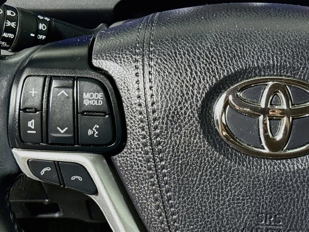 Used 2019 Toyota Highlander XLE AWD/4WD image 16